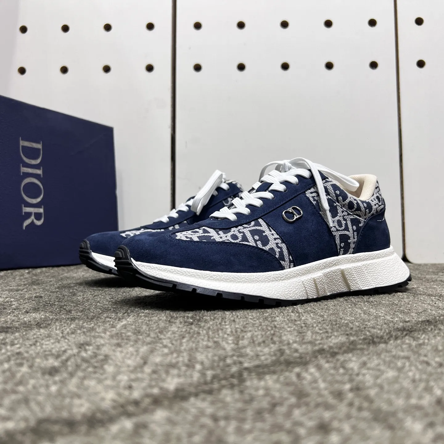 Factory price: 438💰【DIAo·Dior】Original quality.~ Unique modern style sneakers. 🏃A must-have casual shoe for trendy men😍😍 Original brand imported from Italy, imported original leather, sheep lining (refuses to discolor and grind feet) Sole: Original sole provided by the original factory, French lazy style design ⚠️Fit to the feet, original quality, super comfortable original sole. It’s like shooting the real thing 🎬The real thing is better, high-quality sneakers, size: 38-44, custom-made 45